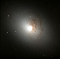 ejemplo de galaxia lenticular