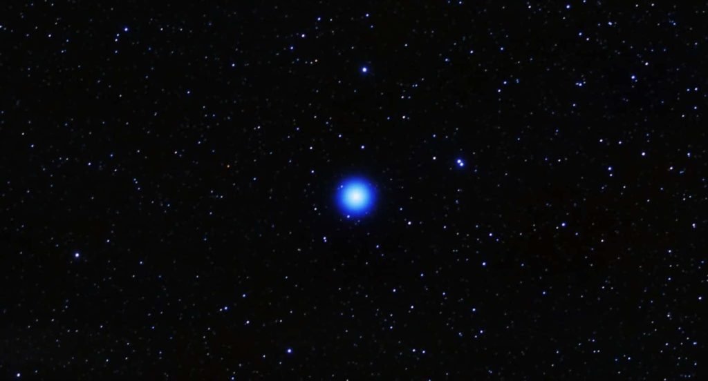 estrella vega de la nebulosa anular
