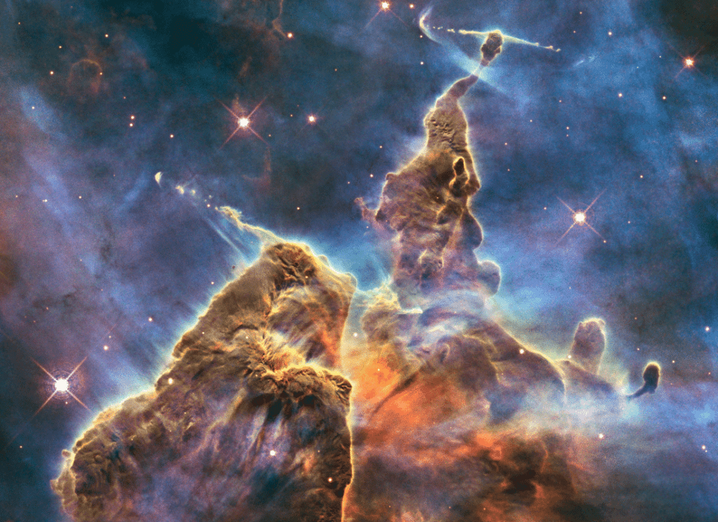 montañas de polvo en nebulosa Carina