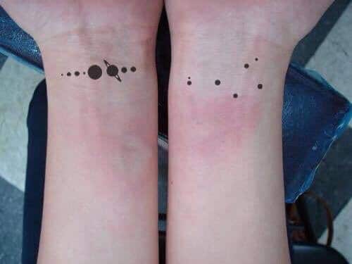 planetas galaxias tatuajes