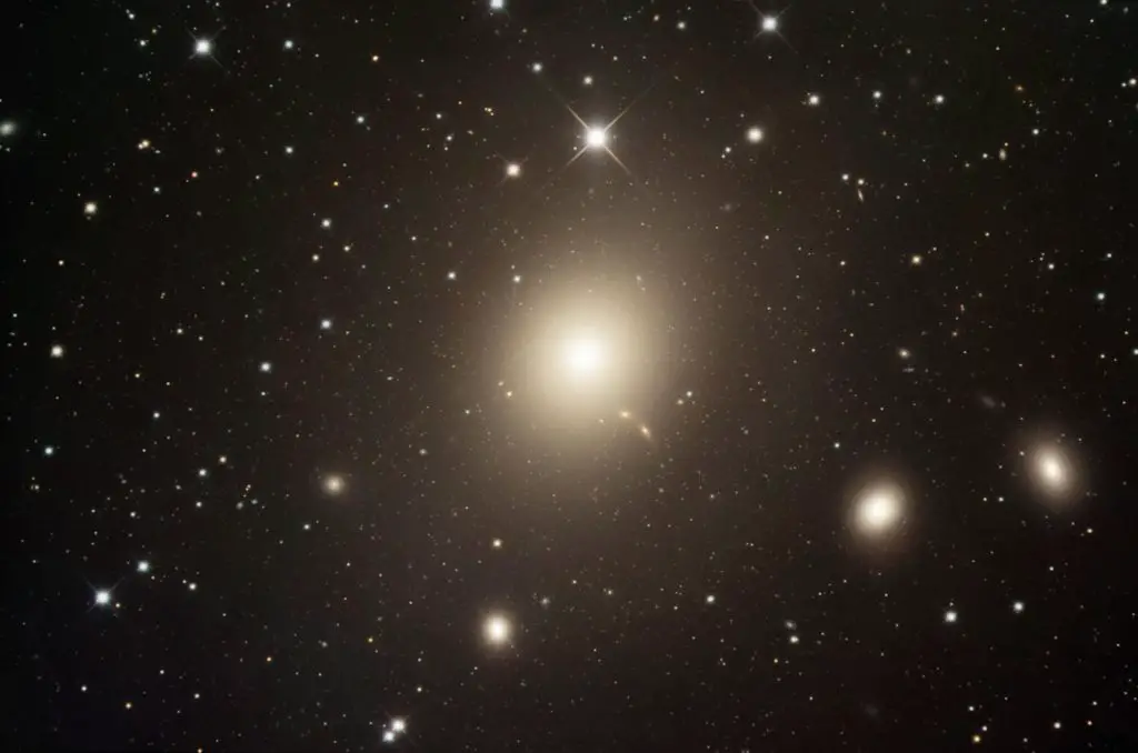 Eliptica M87
