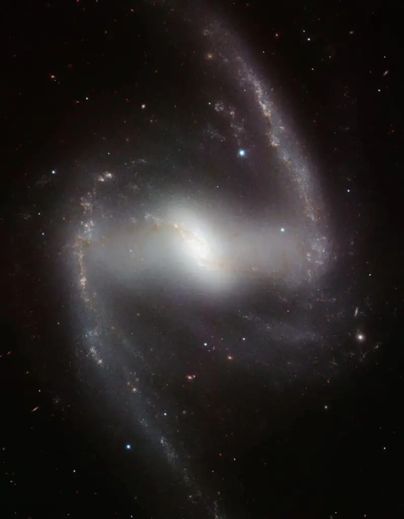 galaxia espiral barrada expandida