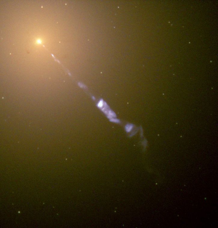 Detalle del chorro de Galaxia M87