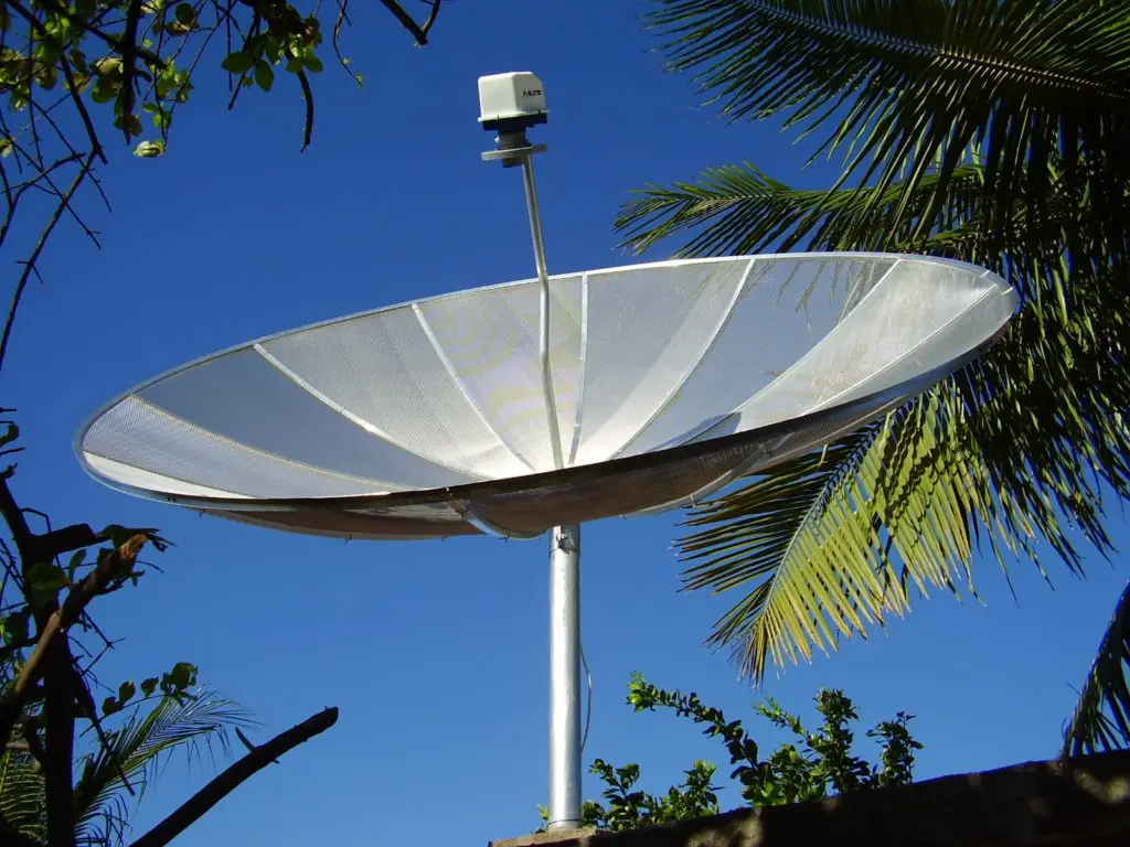Antenas parabólicas o satelitales