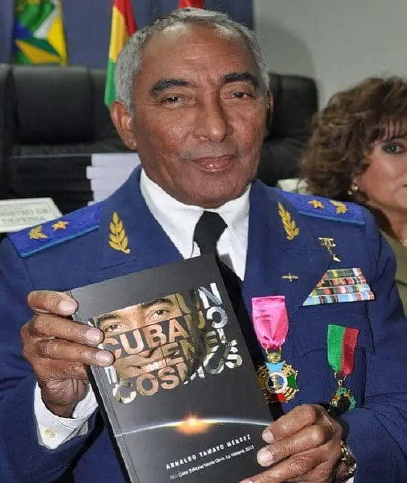 astronauta cubano-arnaldo tamayo mendez