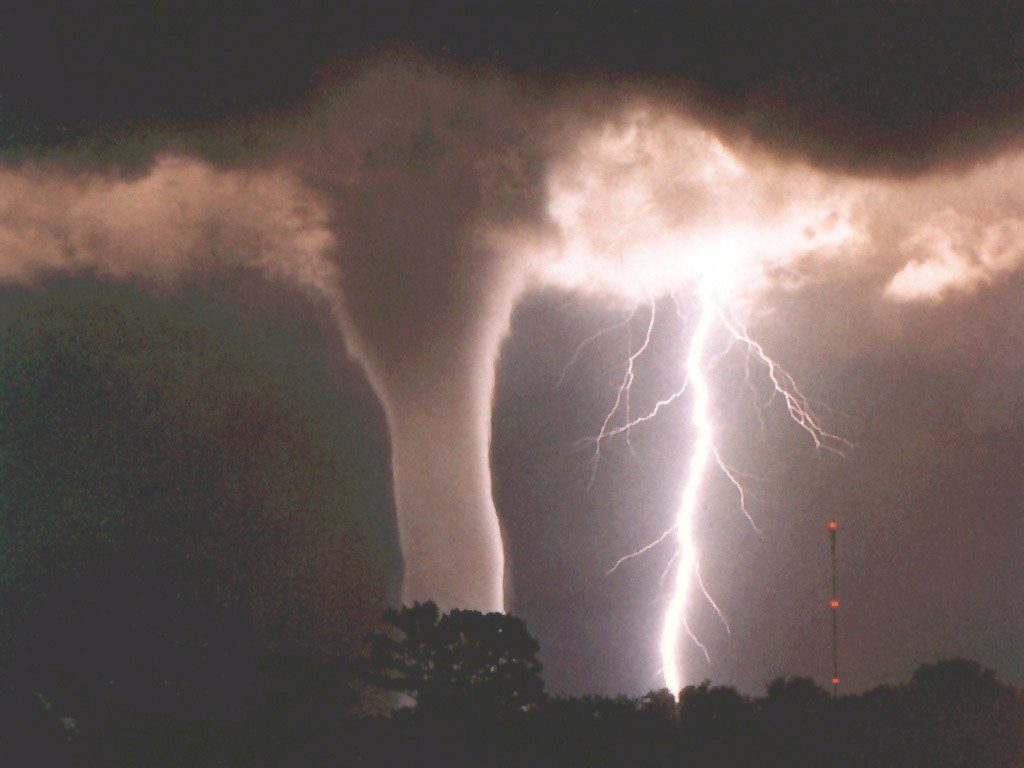 Tornado y huracán